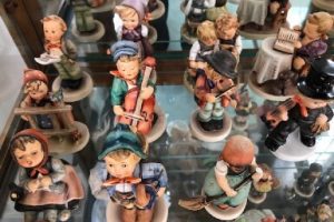 whats it worth hummel figurines
